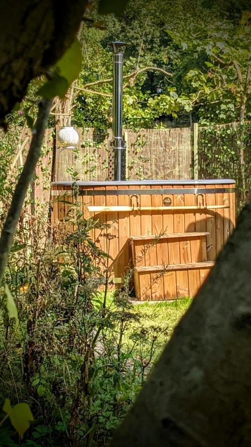 Villa Emlyn'S Coppice - Luxury Woodland Glamping Holywell  Exterior foto