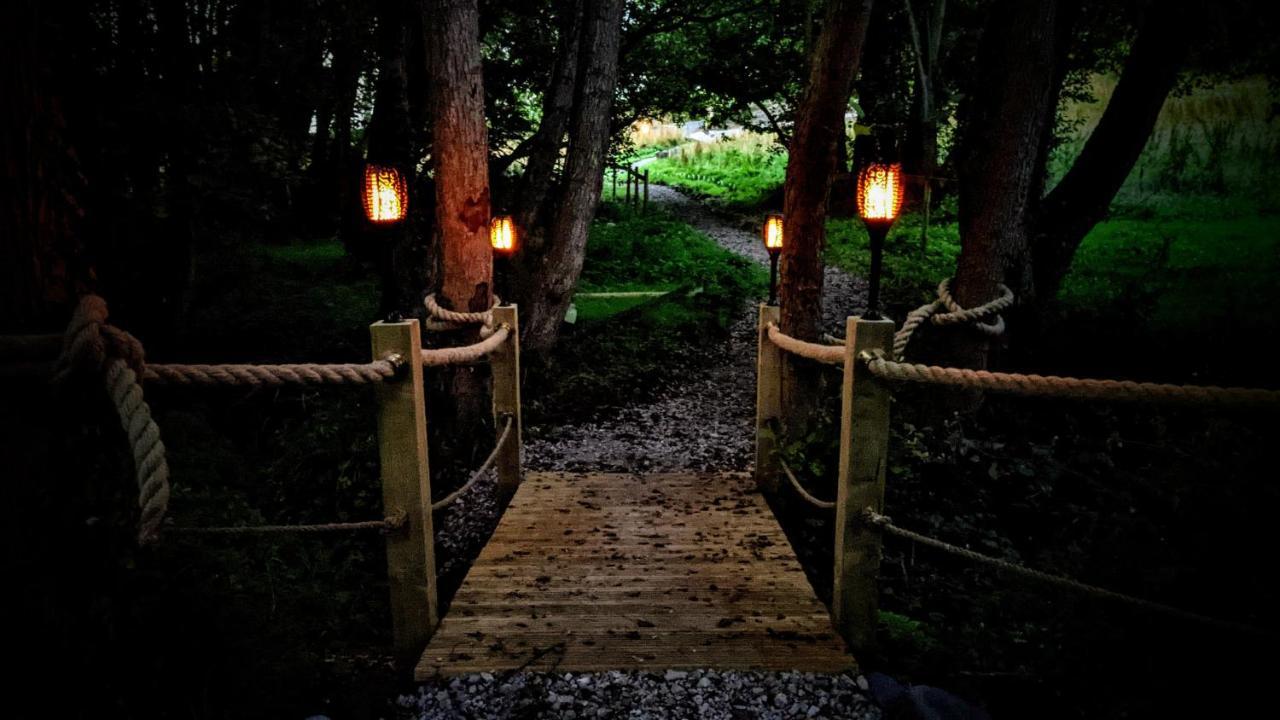 Villa Emlyn'S Coppice - Luxury Woodland Glamping Holywell  Exterior foto
