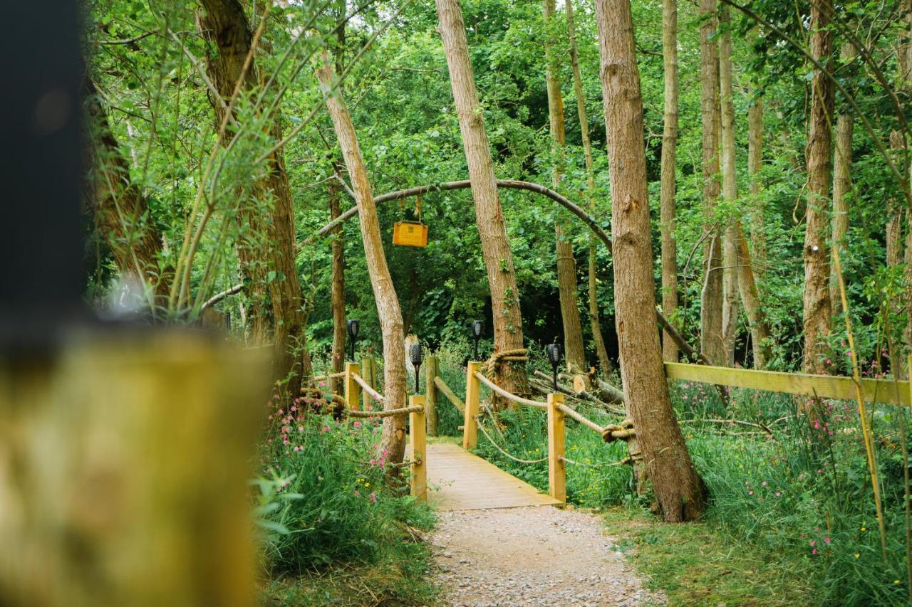 Villa Emlyn'S Coppice - Luxury Woodland Glamping Holywell  Exterior foto