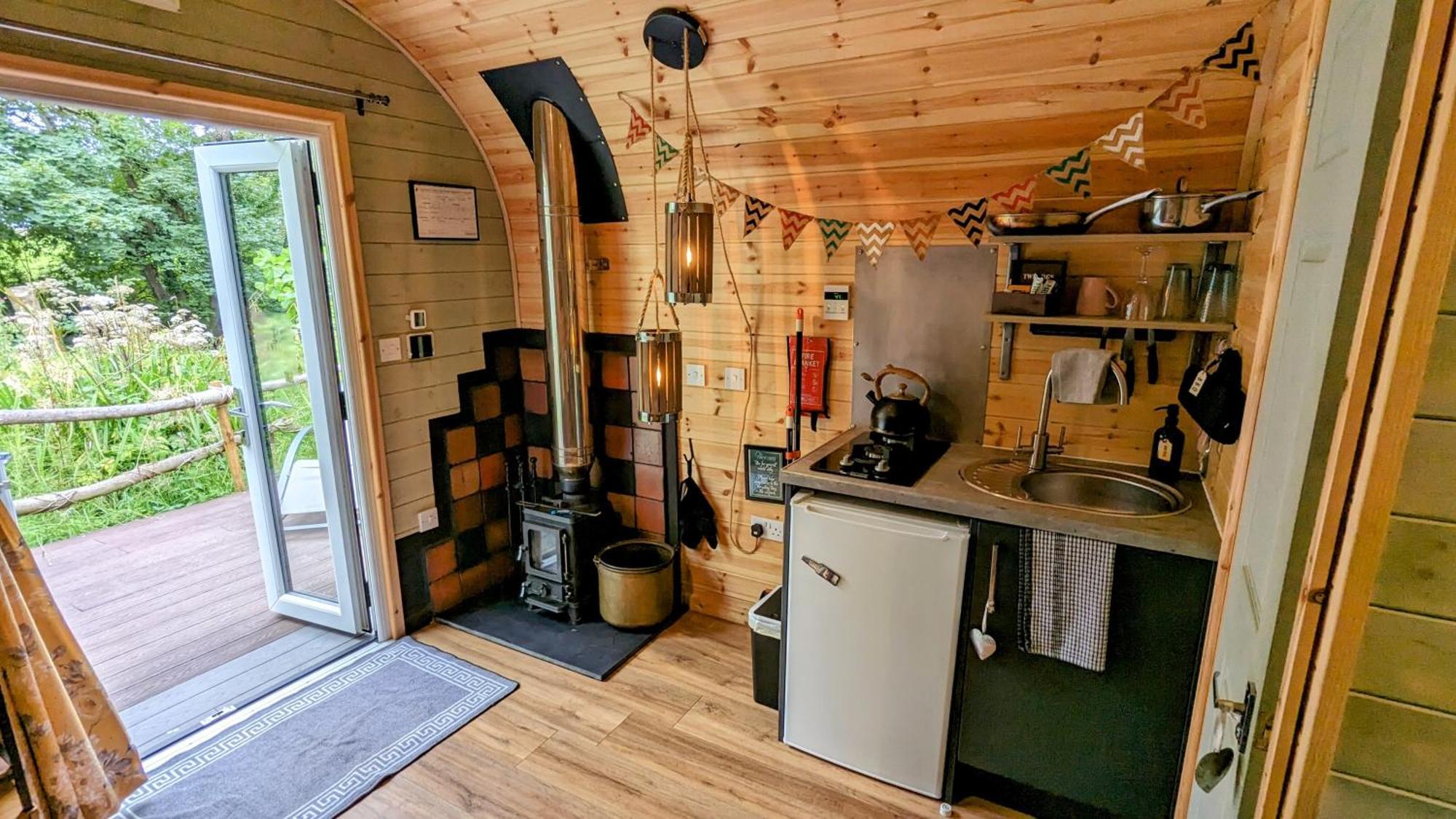 Villa Emlyn'S Coppice - Luxury Woodland Glamping Holywell  Exterior foto