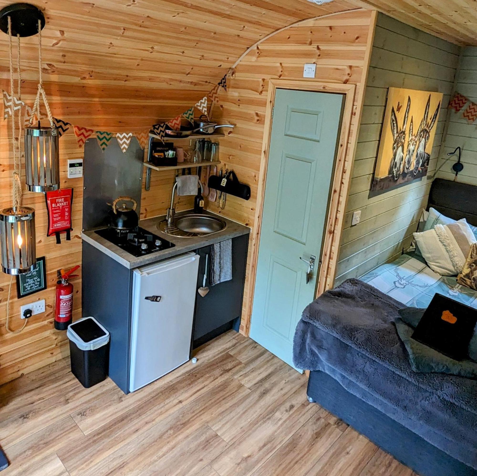 Villa Emlyn'S Coppice - Luxury Woodland Glamping Holywell  Exterior foto